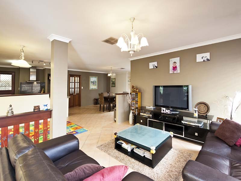 12 Camphora Mews, Helena Valley WA 6056