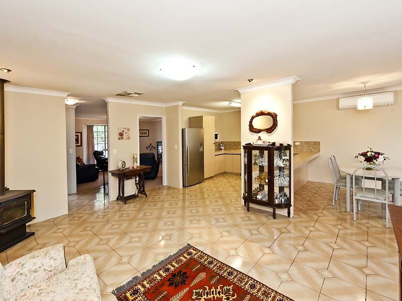 5 Banner Place, Swan View WA 6056