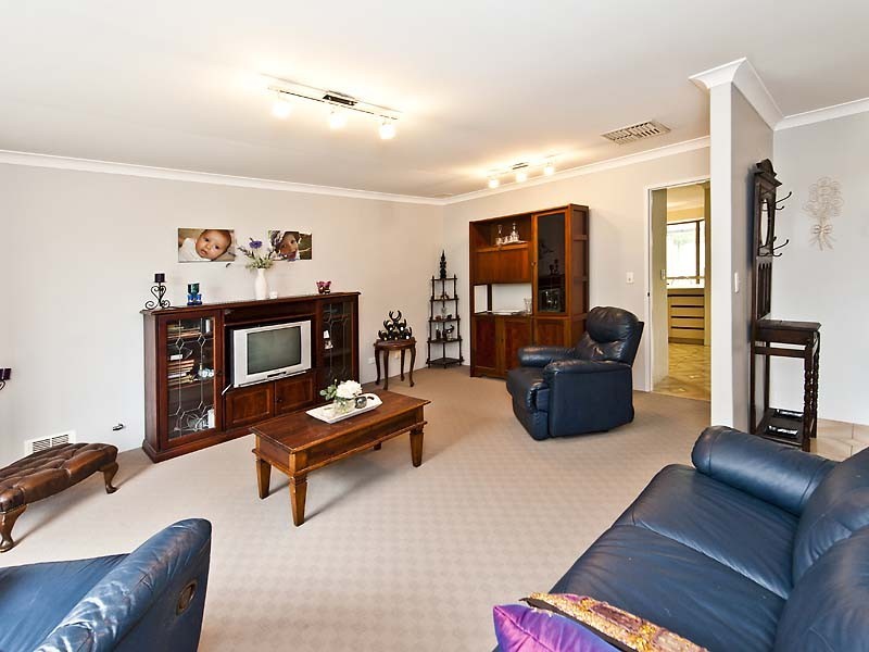 5 Banner Place, Swan View WA 6056