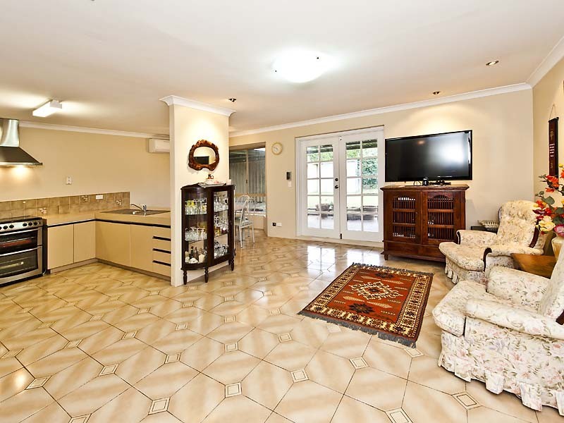 5 Banner Place, Swan View WA 6056