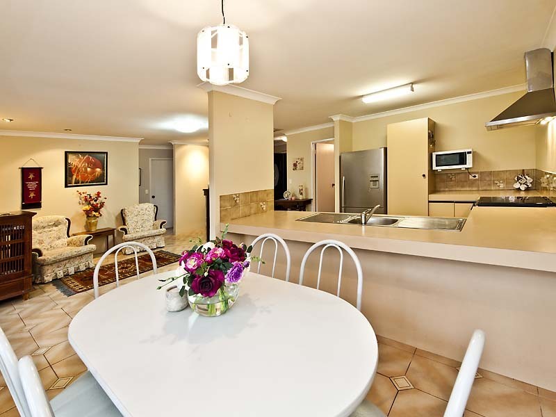 5 Banner Place, Swan View WA 6056