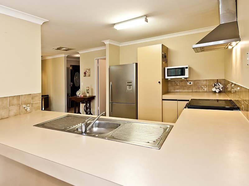 5 Banner Place, Swan View WA 6056