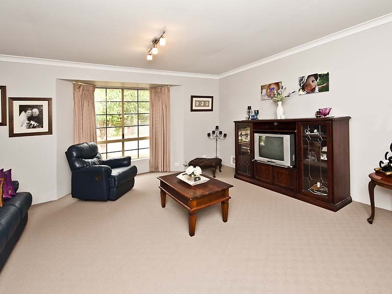 5 Banner Place, Swan View WA 6056
