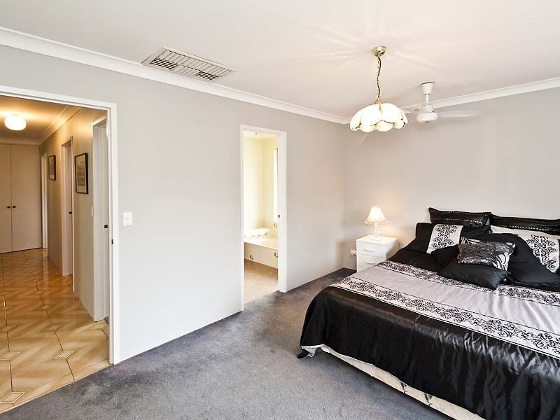 5 Banner Place, Swan View WA 6056