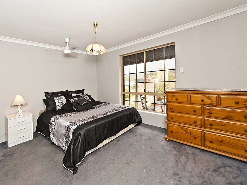 5 Banner Place, Swan View WA 6056