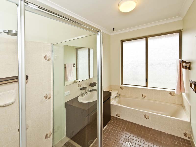 5 Banner Place, Swan View WA 6056