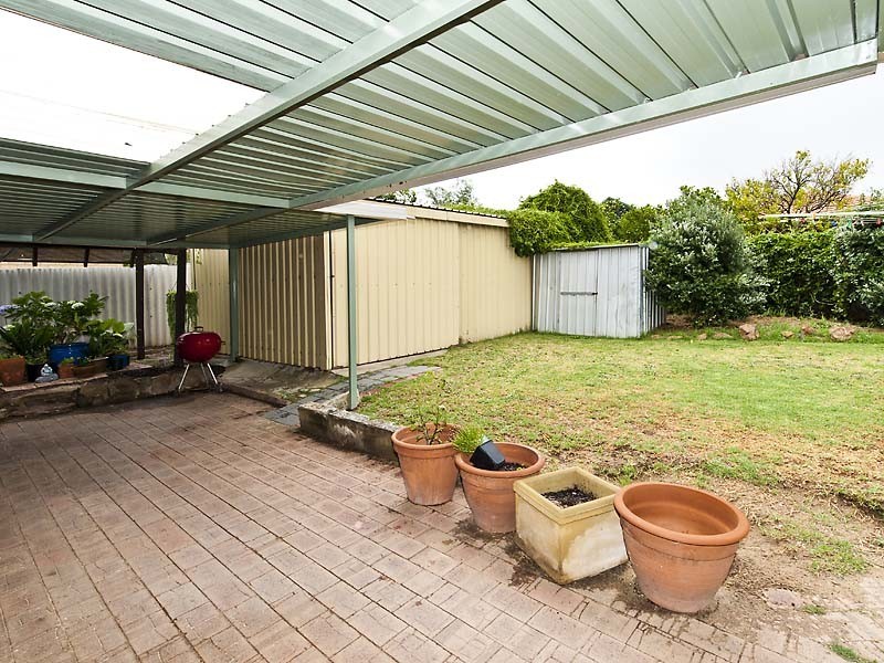 5 Banner Place, Swan View WA 6056