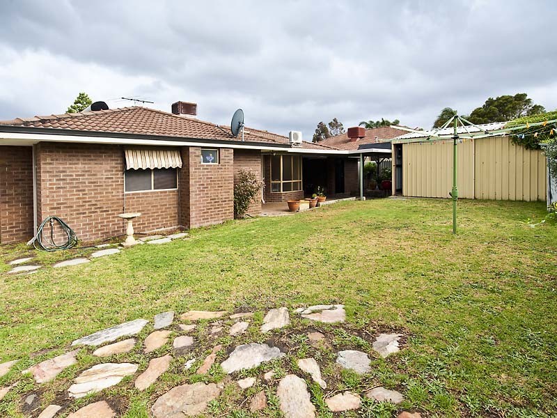 5 Banner Place, Swan View WA 6056