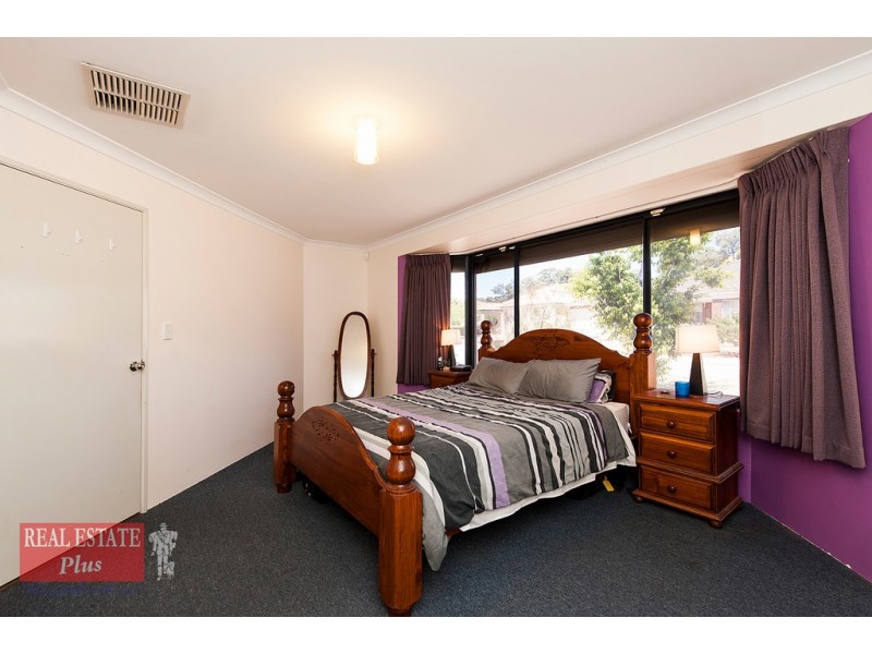 33 Cedar Way, Forrestfield WA 6058