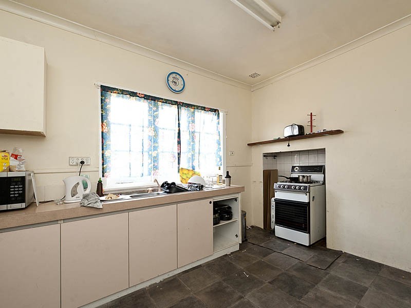 8 Ferguson Street, Midvale WA 6056