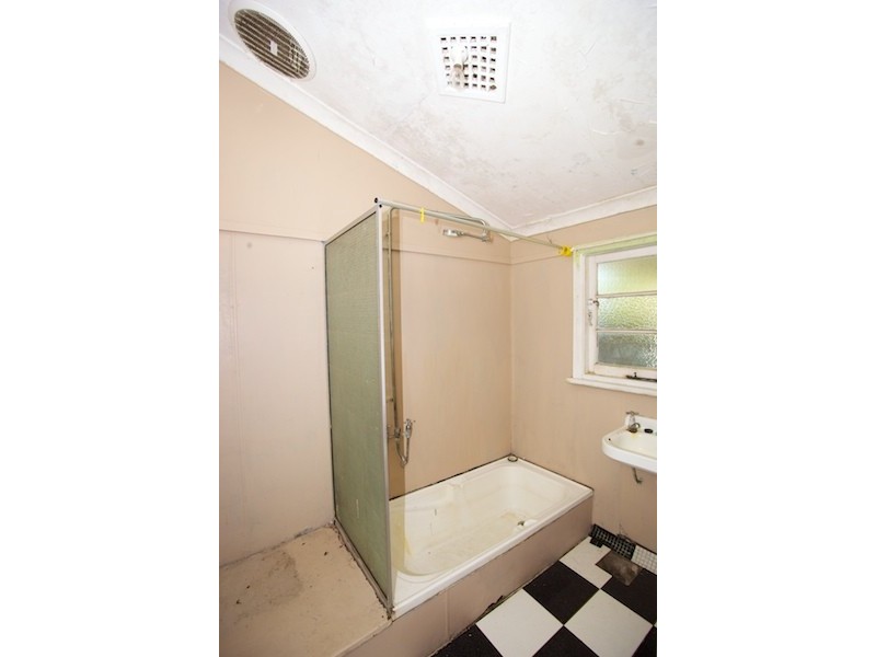 23B Bushby Street, Midvale WA 6056