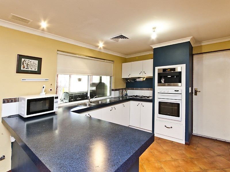 12 Buckland Grove, Mount Helena WA 6082