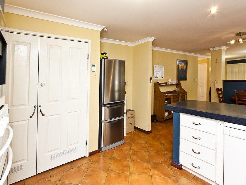 12 Buckland Grove, Mount Helena WA 6082