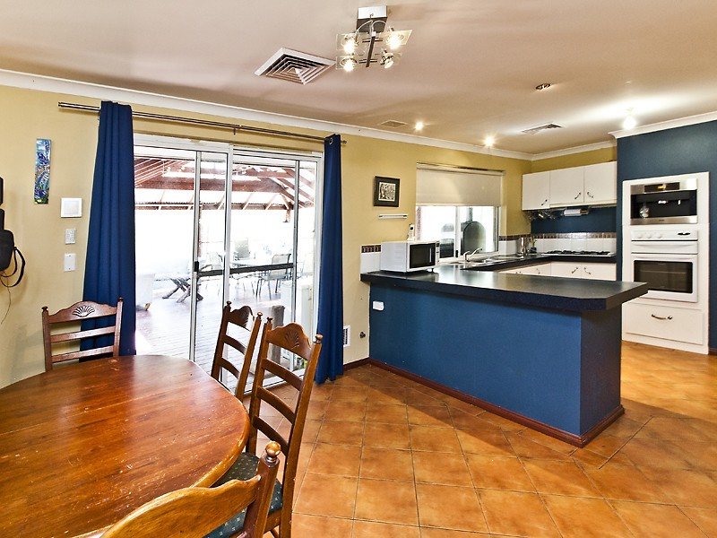 12 Buckland Grove, Mount Helena WA 6082