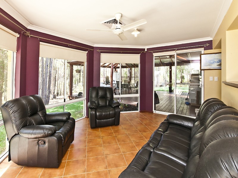 12 Buckland Grove, Mount Helena WA 6082