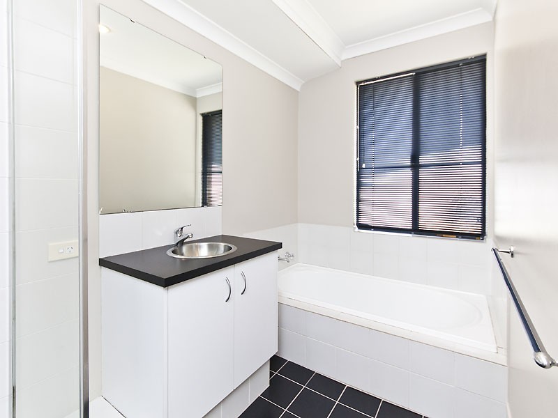 14 Grampian Way, Caversham WA 6055