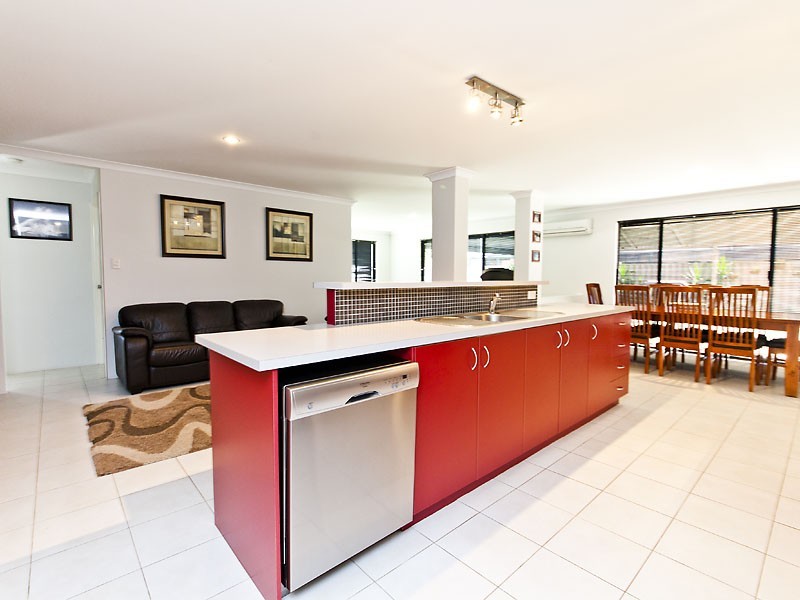 14 Grampian Way, Caversham WA 6055