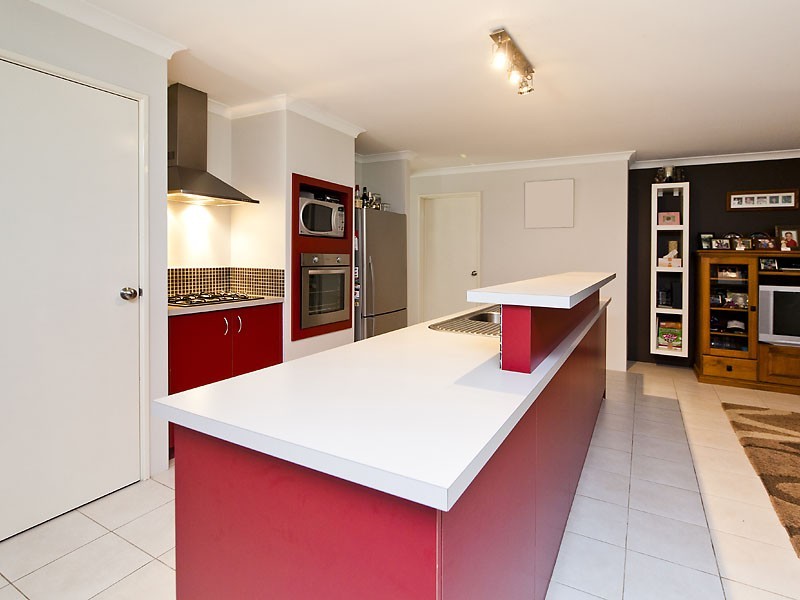 14 Grampian Way, Caversham WA 6055