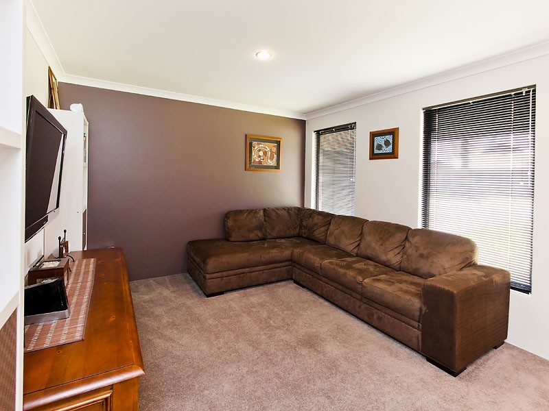 14 Grampian Way, Caversham WA 6055