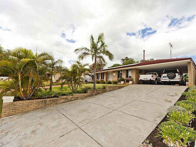 32 Churchill Drive, Swan View WA 6056