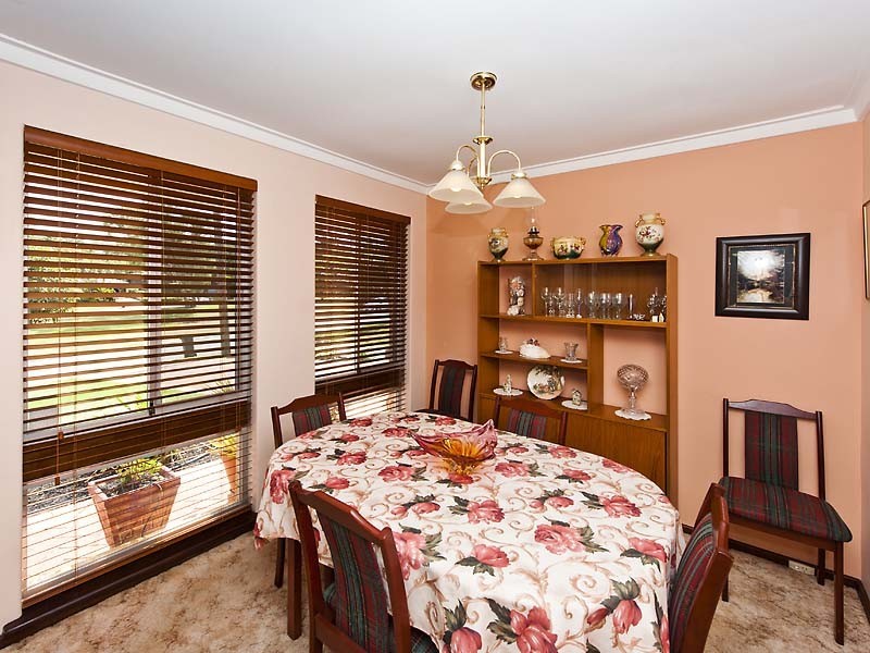 32 Churchill Drive, Swan View WA 6056