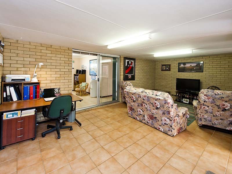 32 Churchill Drive, Swan View WA 6056