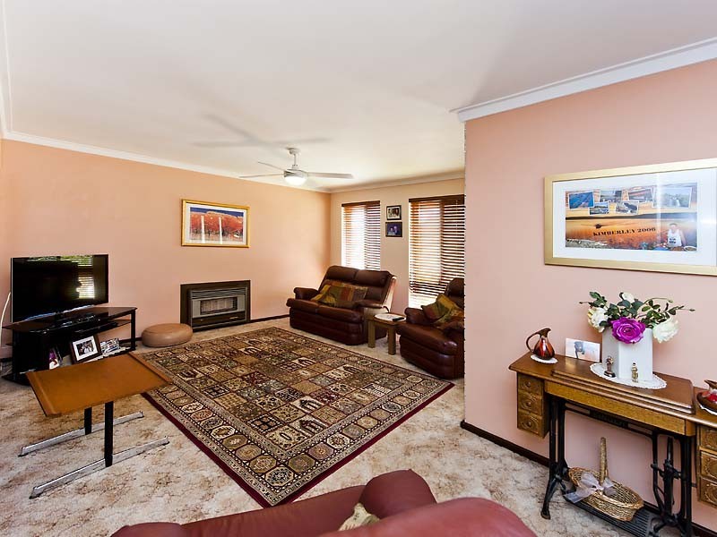 32 Churchill Drive, Swan View WA 6056