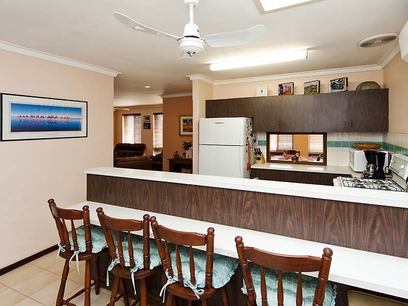 32 Churchill Drive, Swan View WA 6056