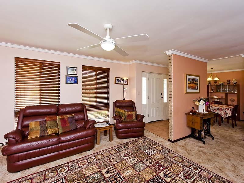 32 Churchill Drive, Swan View WA 6056