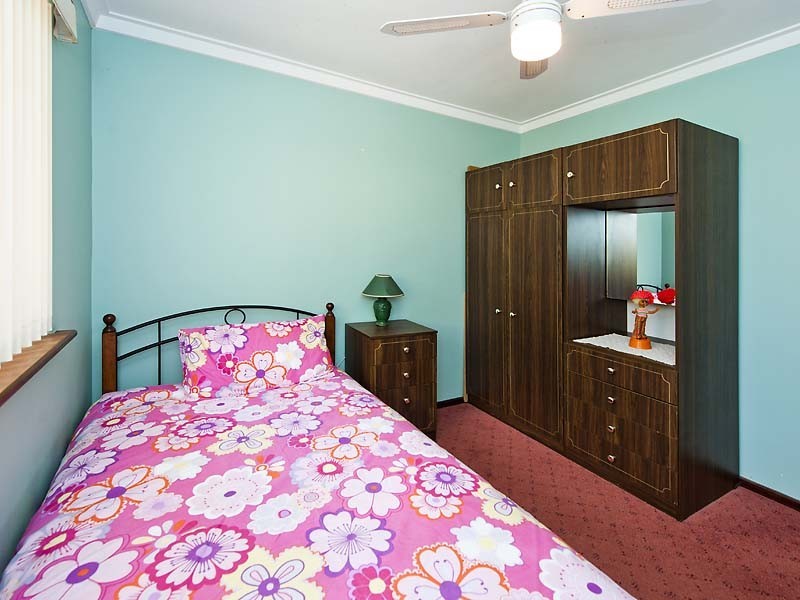 32 Churchill Drive, Swan View WA 6056