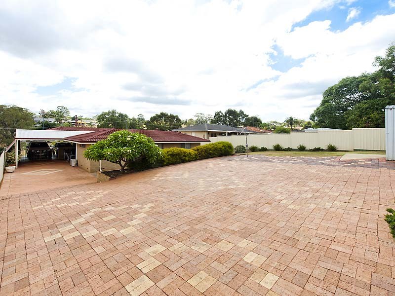 32 Churchill Drive, Swan View WA 6056