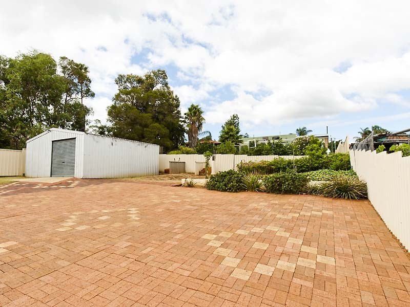 32 Churchill Drive, Swan View WA 6056