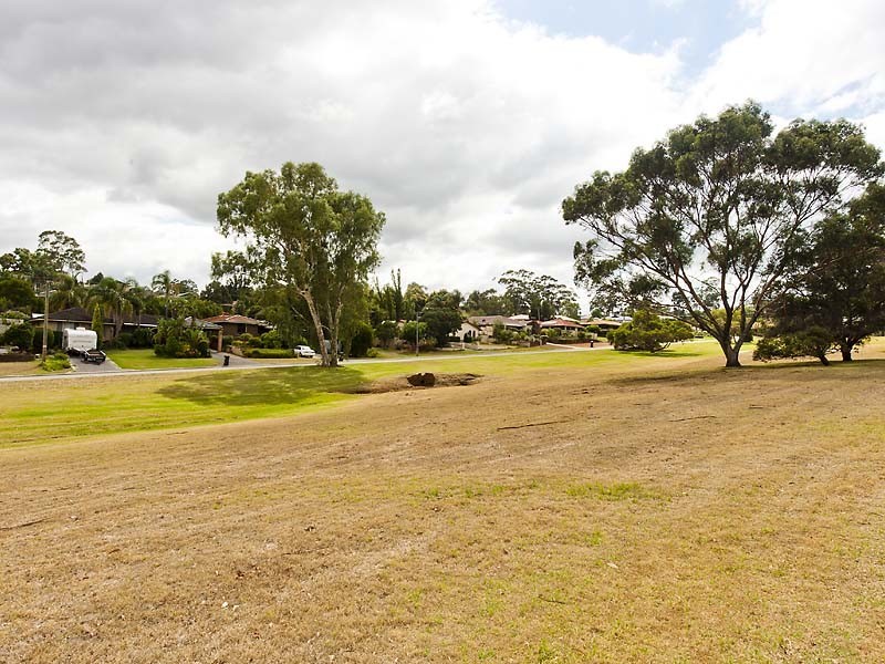 32 Churchill Drive, Swan View WA 6056