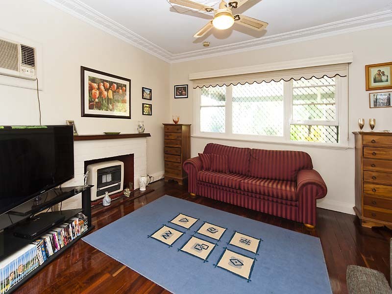 12 Hackett Street, Bellevue WA 6056