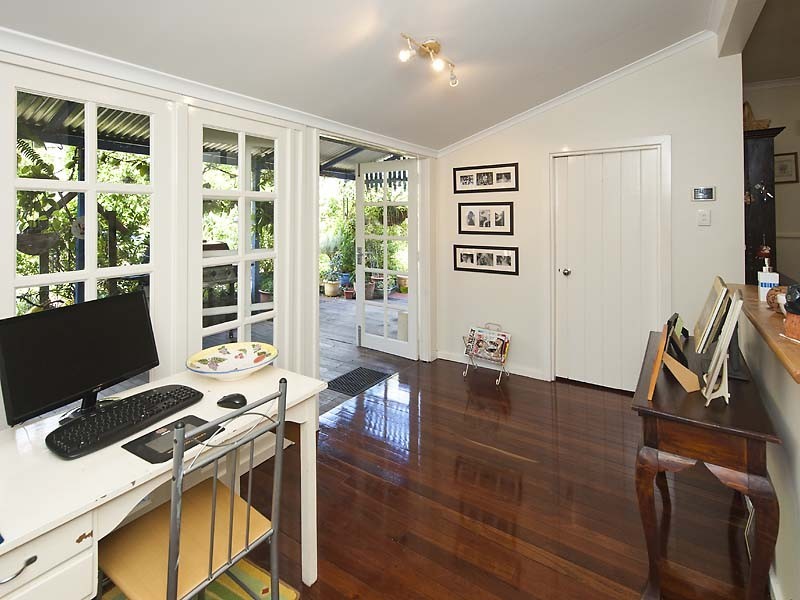 12 Hackett Street, Bellevue WA 6056