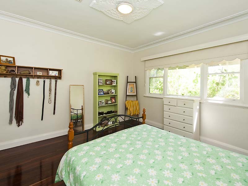 12 Hackett Street, Bellevue WA 6056