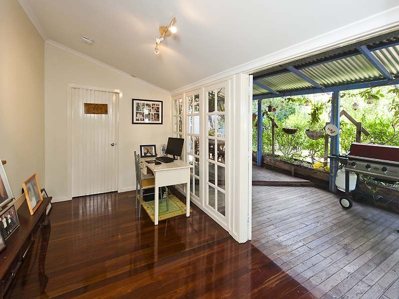 12 Hackett Street, Bellevue WA 6056