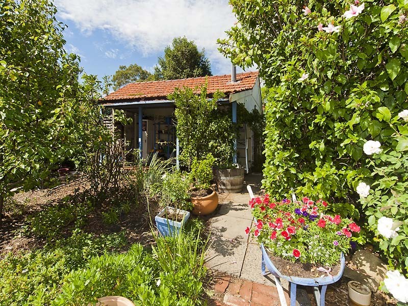 12 Hackett Street, Bellevue WA 6056