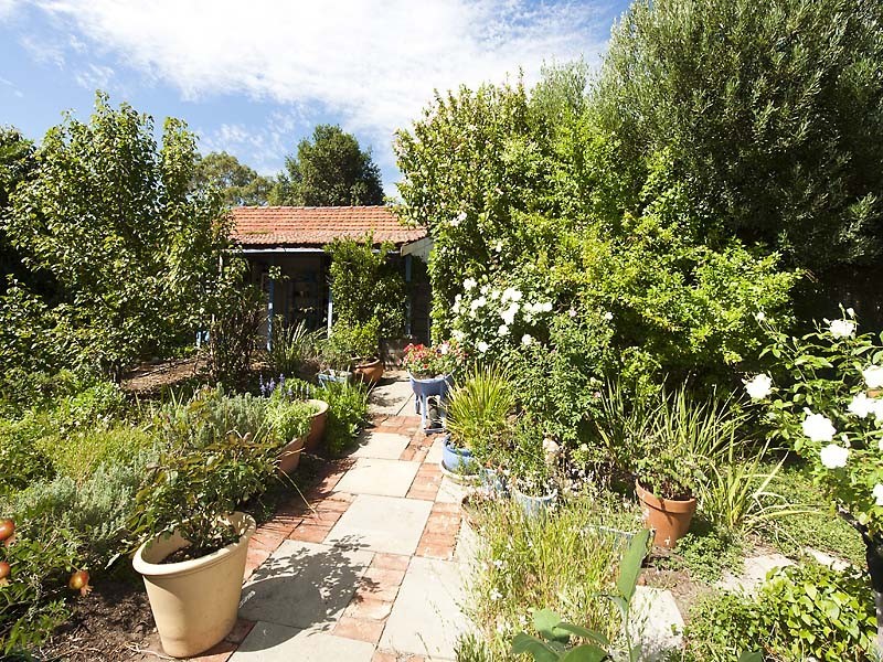 12 Hackett Street, Bellevue WA 6056