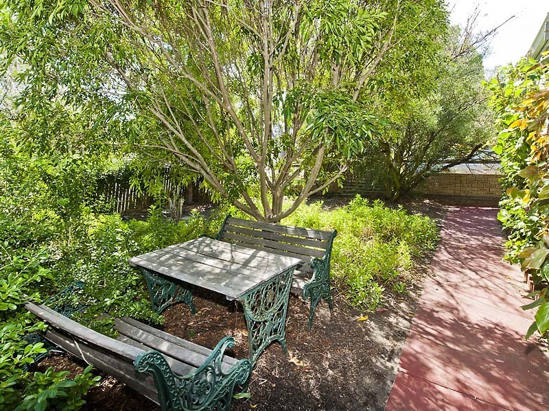 12 Hackett Street, Bellevue WA 6056