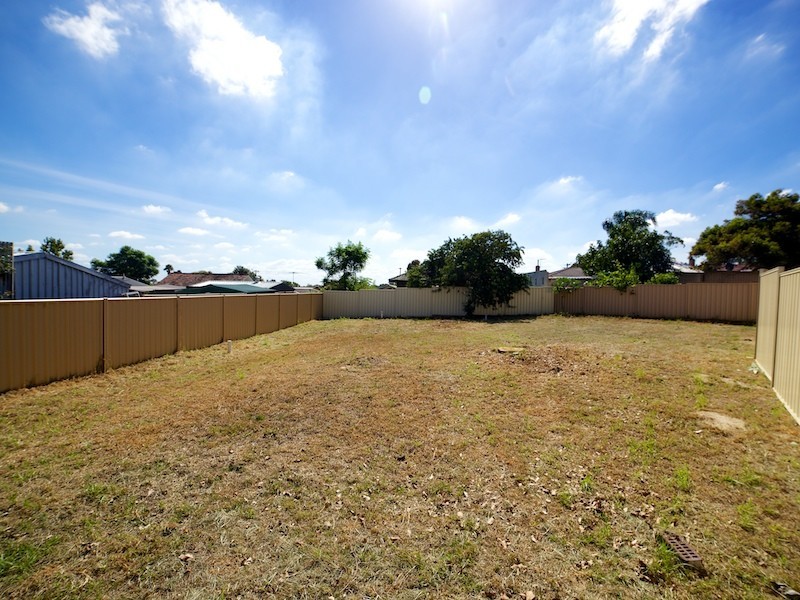 9A Caladenia Way, Koongamia WA 6056