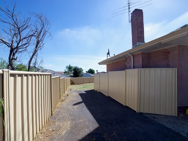 9A Caladenia Way, Koongamia WA 6056