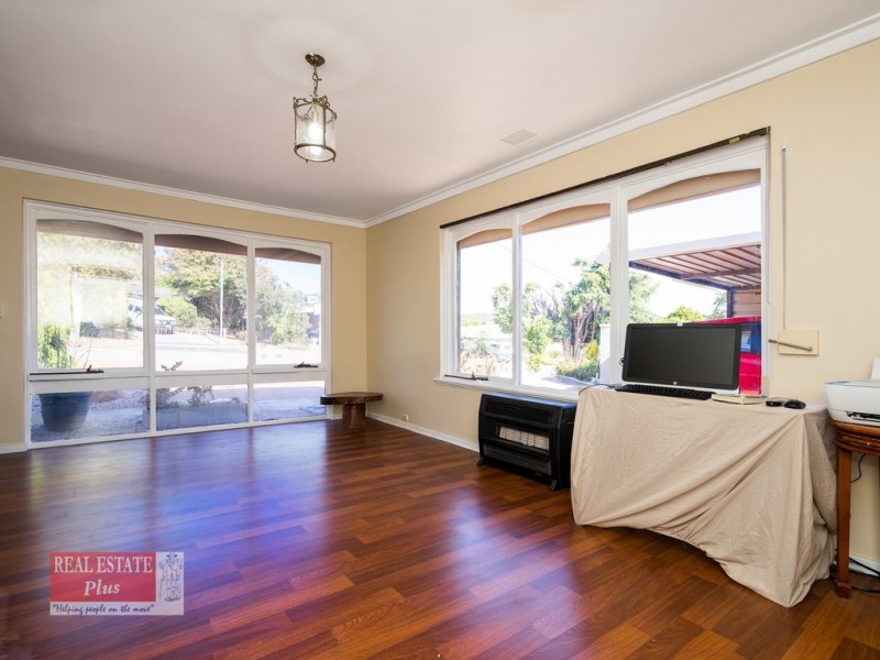 32 Abbott Way, Swan View WA 6056