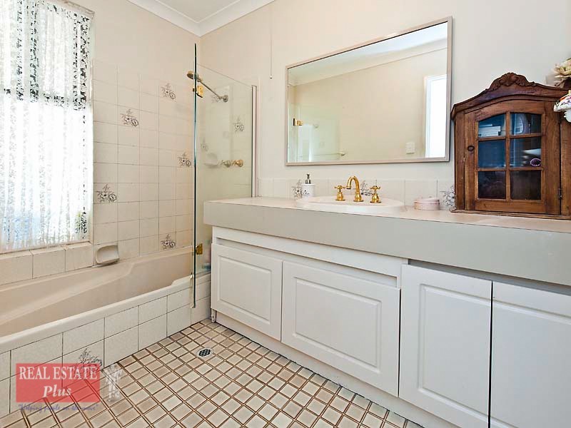 117 Blackadder Road, Swan View WA 6056