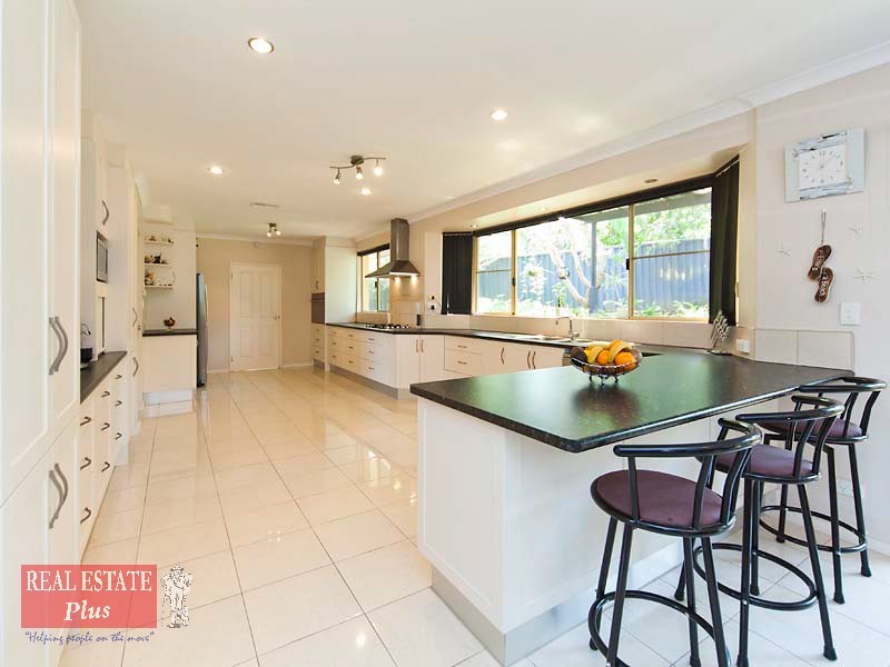 9 Stirling Close, Swan View WA 6056
