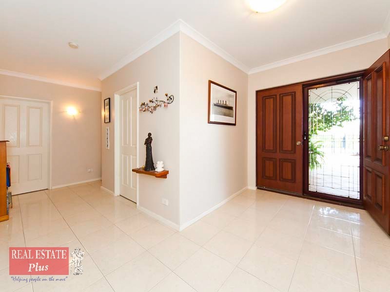 9 Stirling Close, Swan View WA 6056