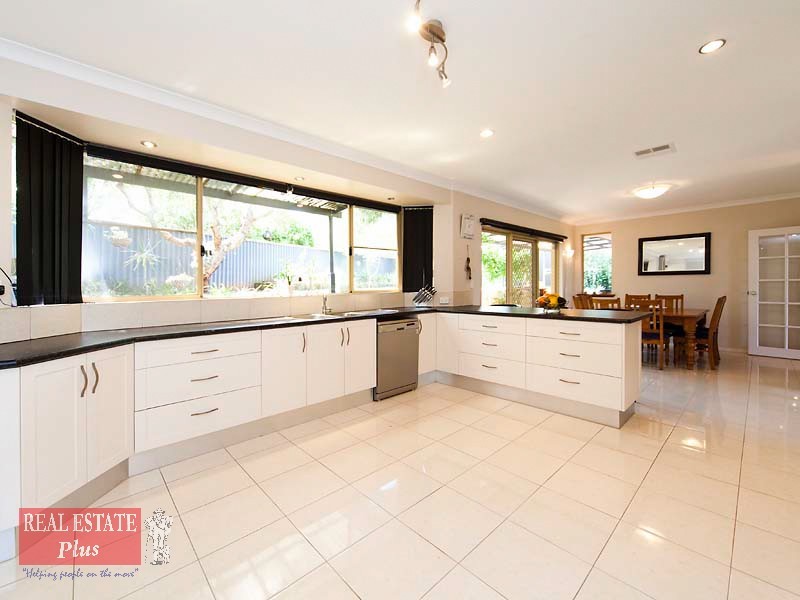 9 Stirling Close, Swan View WA 6056