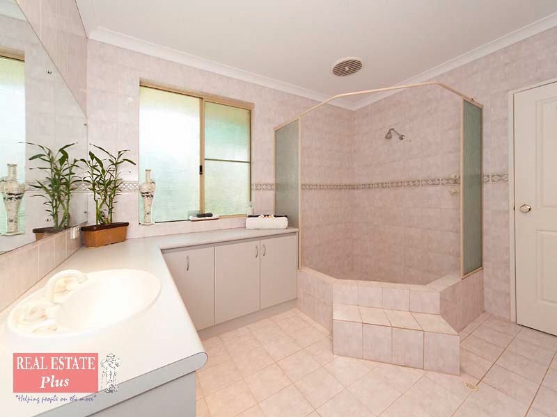 9 Stirling Close, Swan View WA 6056