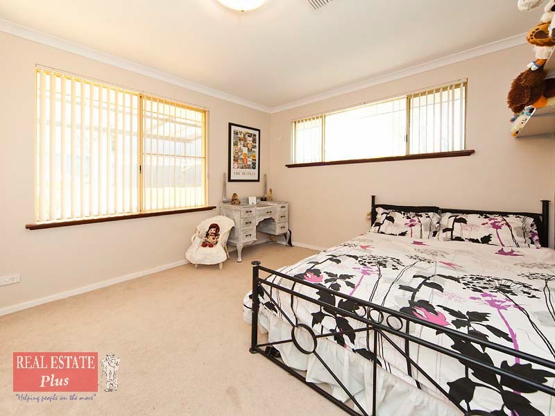 9 Stirling Close, Swan View WA 6056