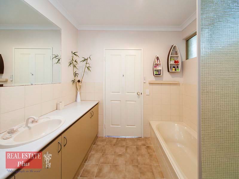 9 Stirling Close, Swan View WA 6056